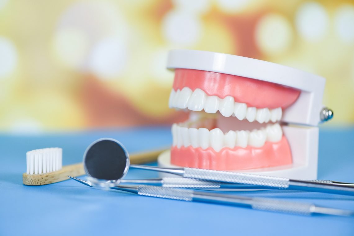 how to clean dentures
